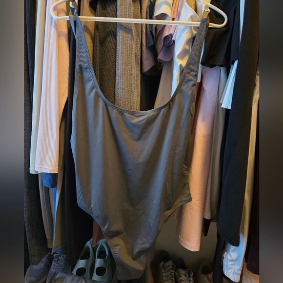 SKIMS Other - SKIMS SWIM SCOOP NECK ONE PIECE NWT